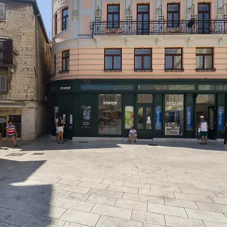 Lanea * Split